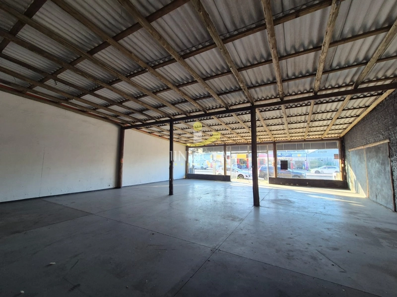 Loja disponível para locação anual.: 13ª foto da galeria de imagens do imóvel