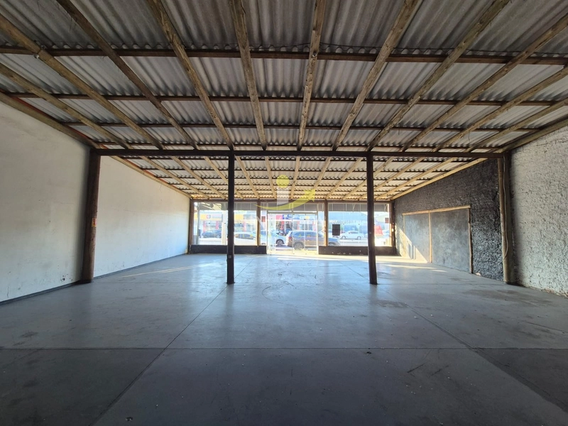 Loja disponível para locação anual.: 2ª foto da galeria de imagens do imóvel