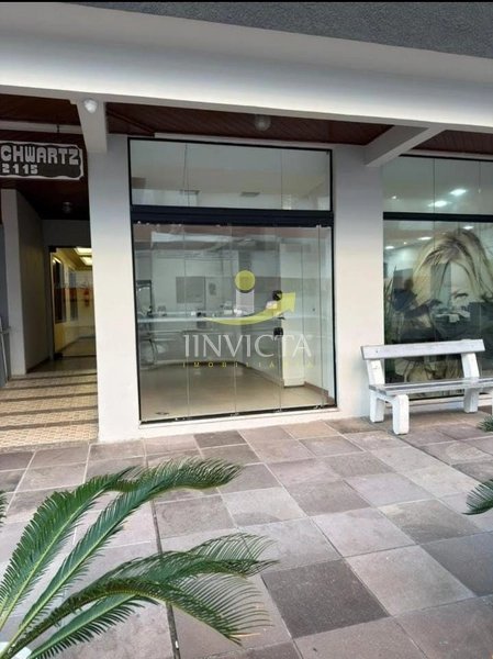 Loja disponível para locação anual no Centro.