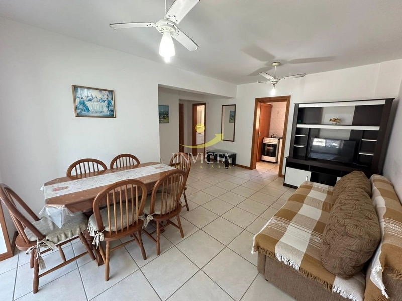 Apartamento de 2 dormitórios disponível para locação anual.