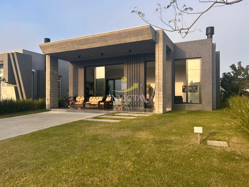 Casa com 4 suítes disponível para locação anual.: 23ª foto da galeria de imagens do imóvel