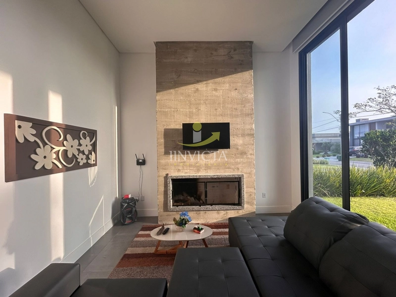 Casa com 4 suítes disponível para locação anual.: 5ª foto da galeria de imagens do imóvel