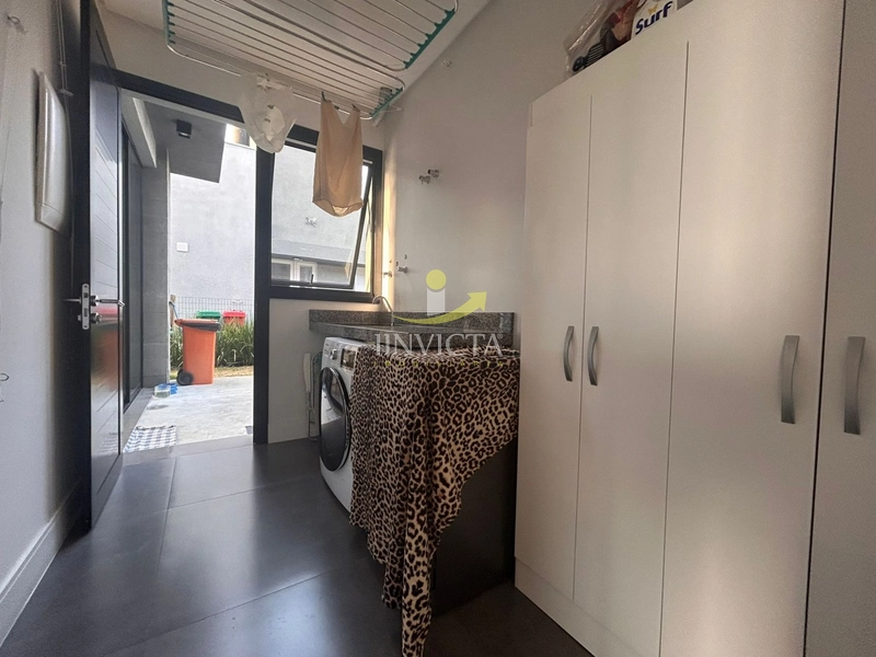 Casa com 4 suítes disponível para locação anual.: 11ª foto da galeria de imagens do imóvel