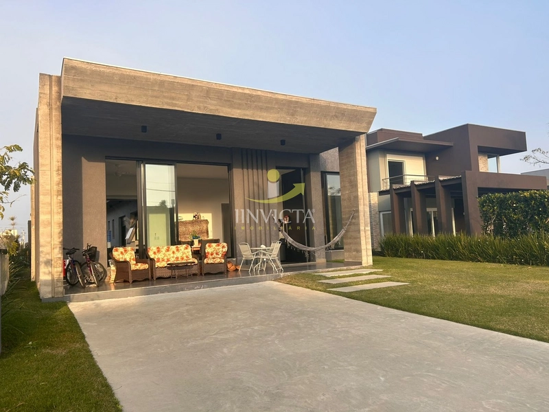 Casa com 4 suítes disponível para locação anual.: 22ª foto da galeria de imagens do imóvel