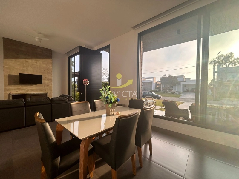 Casa com 4 suítes disponível para locação anual.: 9ª foto da galeria de imagens do imóvel