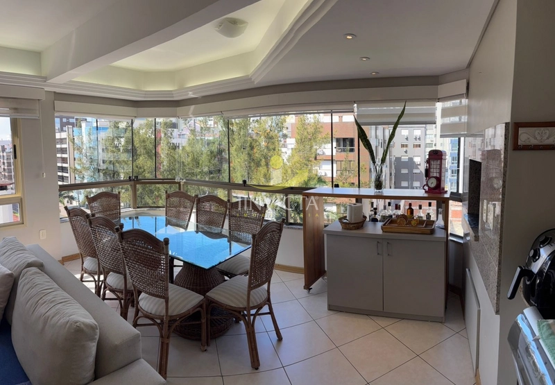 AMPLO 3 DORMITÓRIOS NO CRNTRO NA AVENIDA POTY PRÓXIMO AO MAR!!!!!