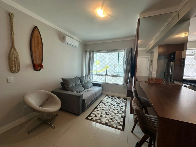 Apartamento de 02 dormitórios disponível para locação anual.