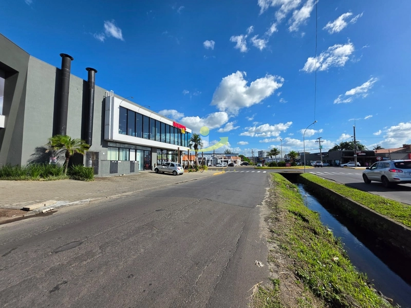 Loja disponível para locação anual.: 2ª foto da galeria de imagens do imóvel