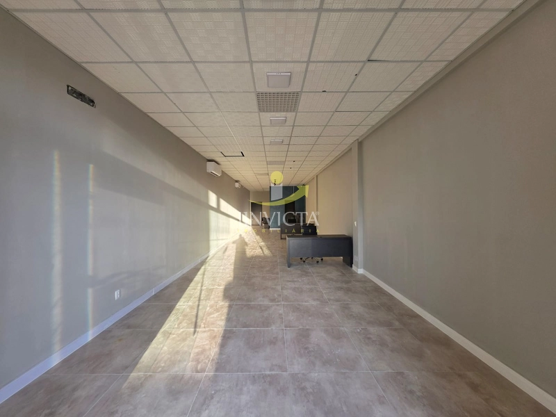 Loja disponível para locação anual em Atlântida.: 14ª foto da galeria de imagens do imóvel