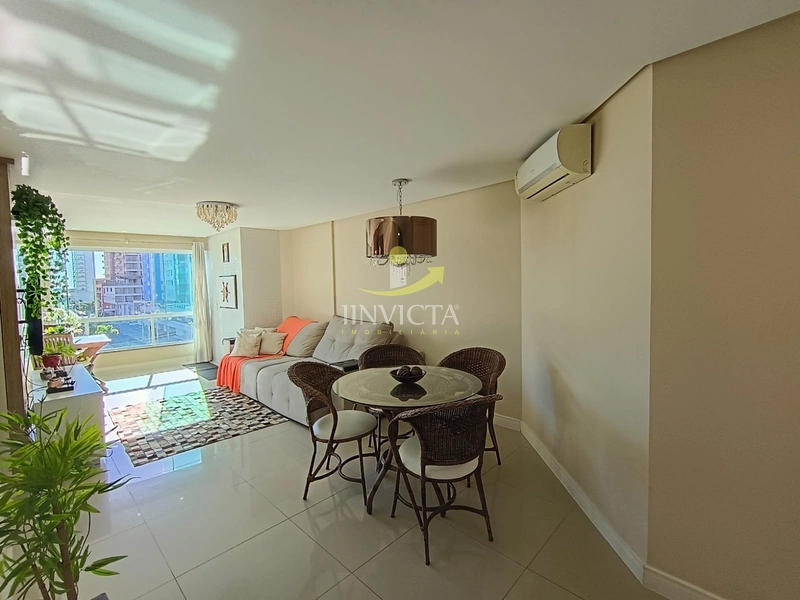 Apartamento de 02 dormitórios disponível para locação anual.