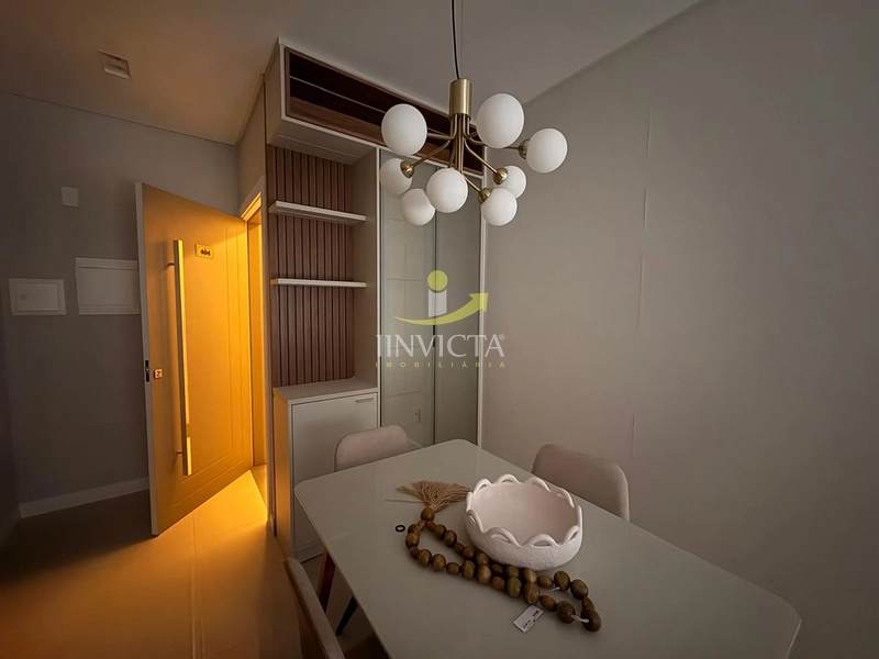 APARTAMENTO COM TERRAÇO NO NAVEGANTES MOBILIADO E DECORADO: 2ª foto da galeria de imagens do imóvel