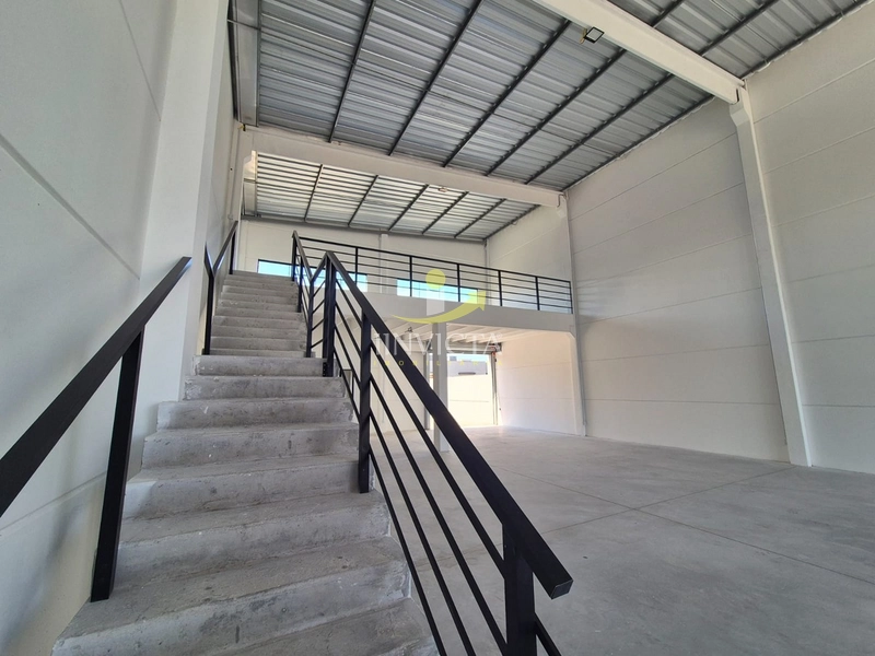 Pavilhão disponível para locação anual.: 6ª foto da galeria de imagens do imóvel