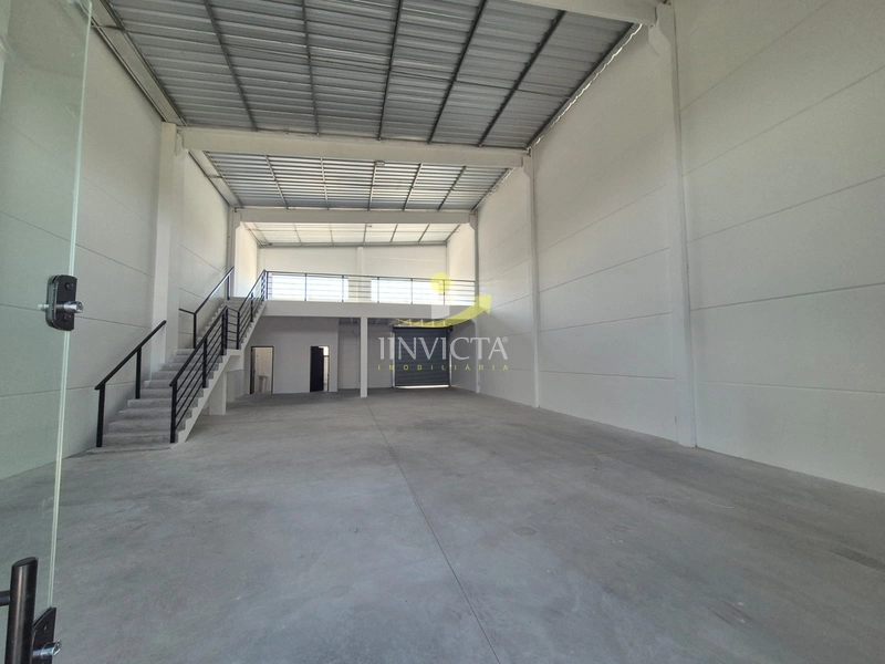 Pavilhão disponível para locação anual.: 16ª foto da galeria de imagens do imóvel