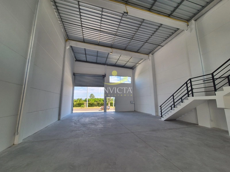 Pavilhão disponível para locação anual.: 3ª foto da galeria de imagens do imóvel