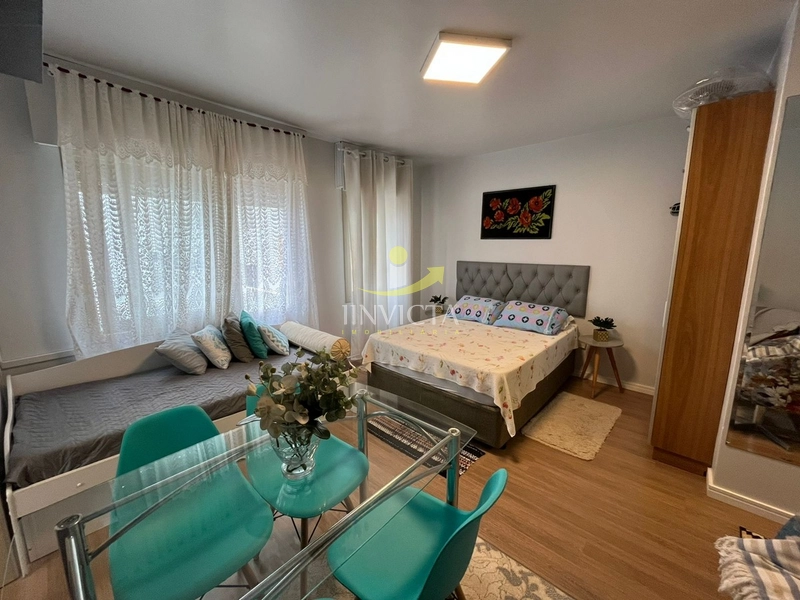 EXCELENTE LOFT, MOBILIADO, NO CENTRO, A POUCOS METROS DAS PRAÇAS: 1ª foto da galeria de imagens do imóvel