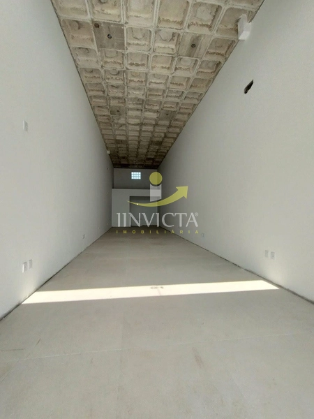 Loja disponível para aluguel anual na Avenida Central.