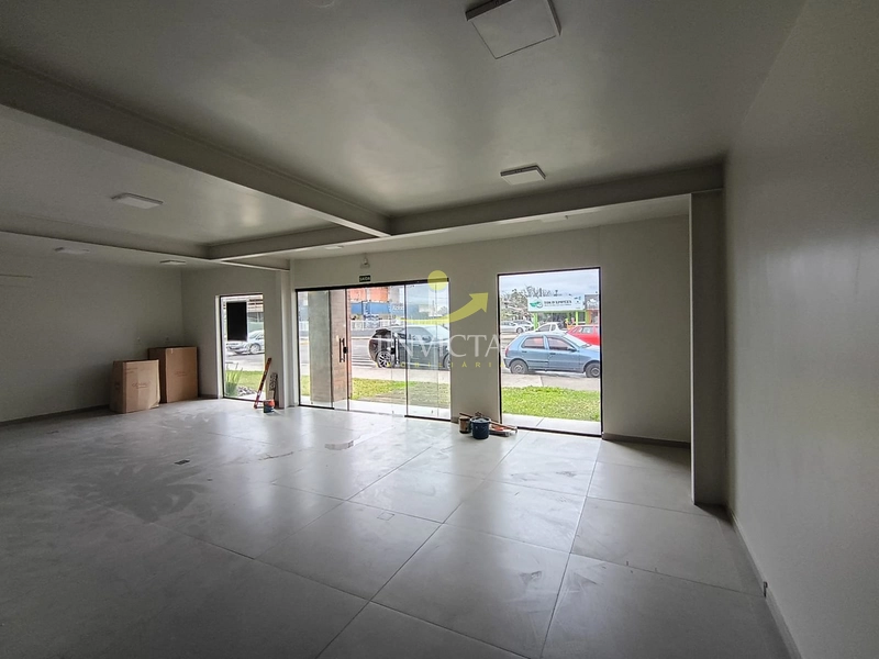 Casa Comercial de esquina disponível para aluguel anual.: 2ª foto da galeria de imagens do imóvel