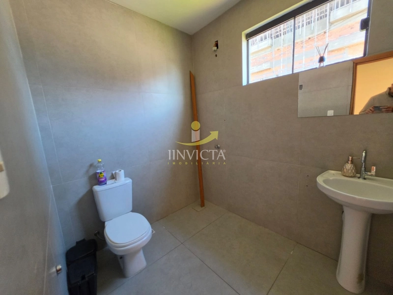 Casa Comercial de esquina disponível para aluguel anual.: 8ª foto da galeria de imagens do imóvel