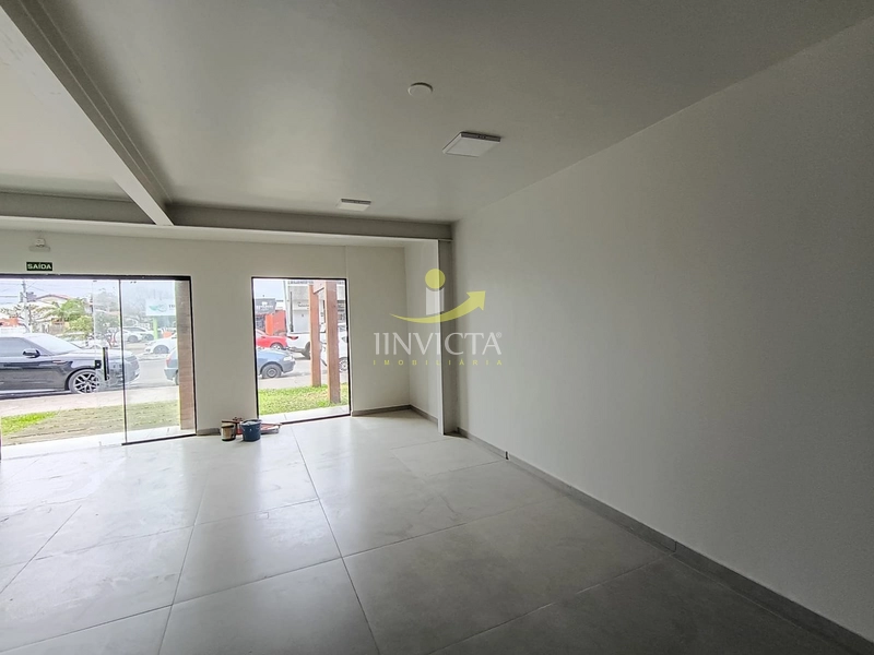 Casa Comercial de esquina disponível para aluguel anual.: 4ª foto da galeria de imagens do imóvel