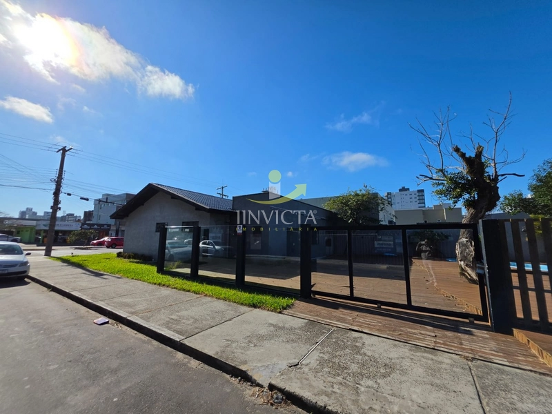Casa Comercial de esquina disponível para aluguel anual.: 6ª foto da galeria de imagens do imóvel