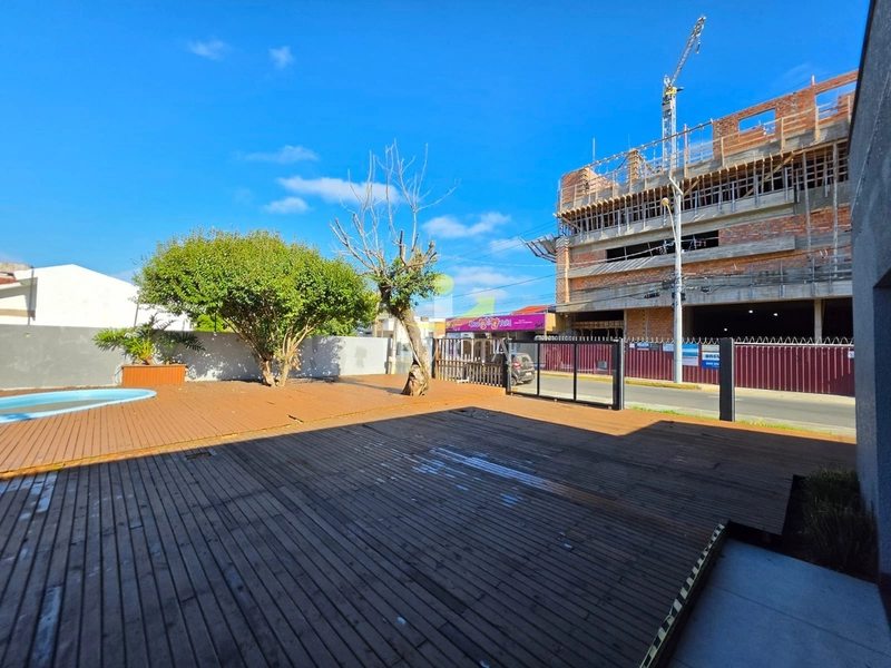 Casa Comercial de esquina disponível para aluguel anual.: 5ª foto da galeria de imagens do imóvel