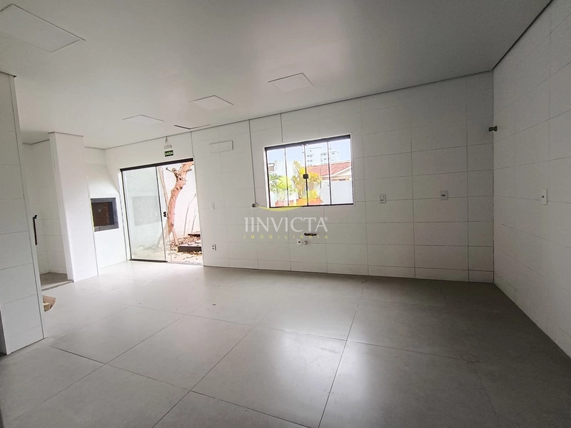 Casa Comercial de esquina disponível para aluguel anual.: 3ª foto da galeria de imagens do imóvel