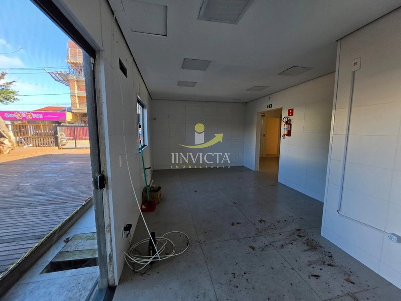 Casa Comercial de esquina disponível para aluguel anual.: 14ª foto da galeria de imagens do imóvel