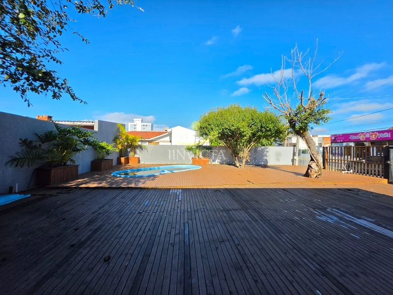 Casa Comercial de esquina disponível para aluguel anual.: 13ª foto da galeria de imagens do imóvel