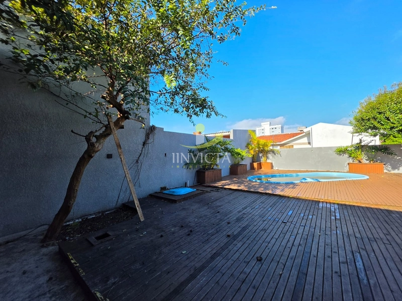 Casa Comercial de esquina disponível para aluguel anual.: 3ª foto da galeria de imagens do imóvel