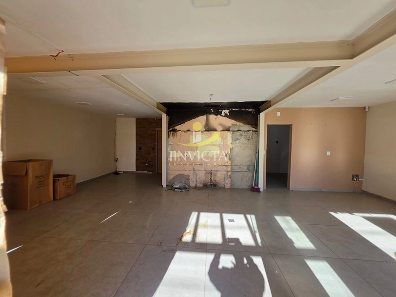 Casa Comercial de esquina disponível para aluguel anual.: 24ª foto da galeria de imagens do imóvel