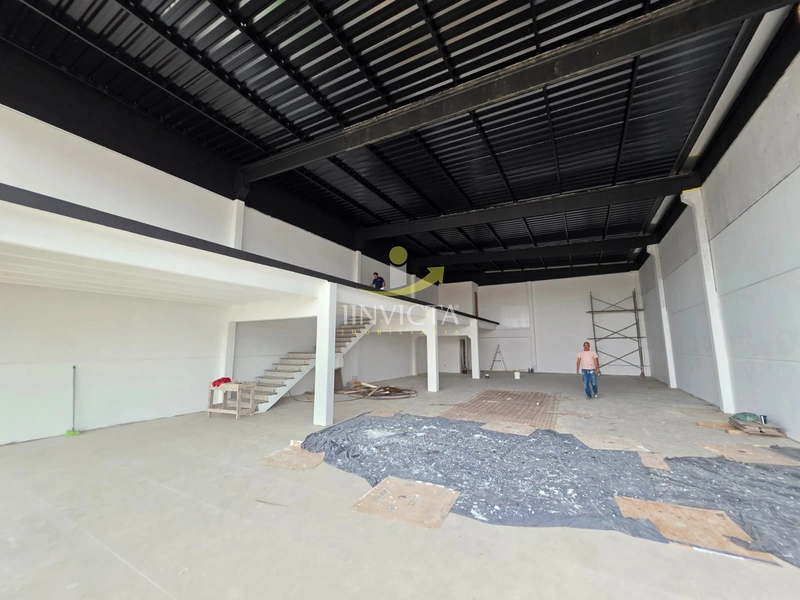 Loja disponível para aluguel anual na Av. Central.: 1ª foto da galeria de imagens do imóvel