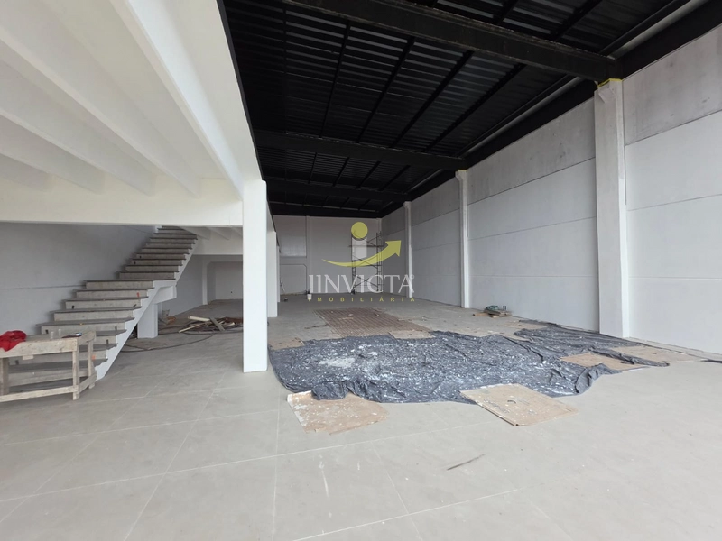 Loja disponível para aluguel anual na Av. Central.: 3ª foto da galeria de imagens do imóvel