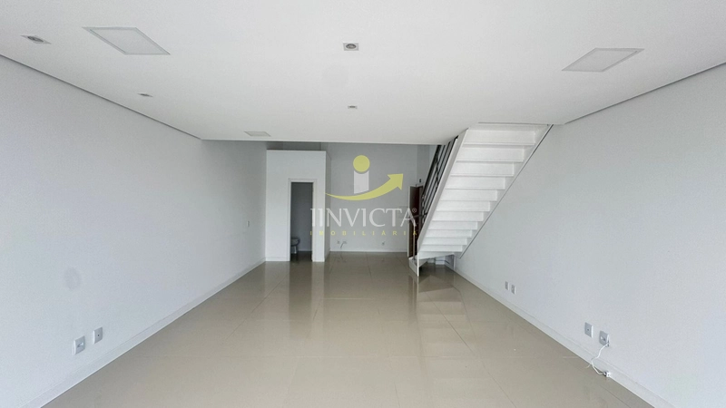 Loja disponível para aluguel anual no Condado Corporade.: 3ª foto da galeria de imagens do imóvel