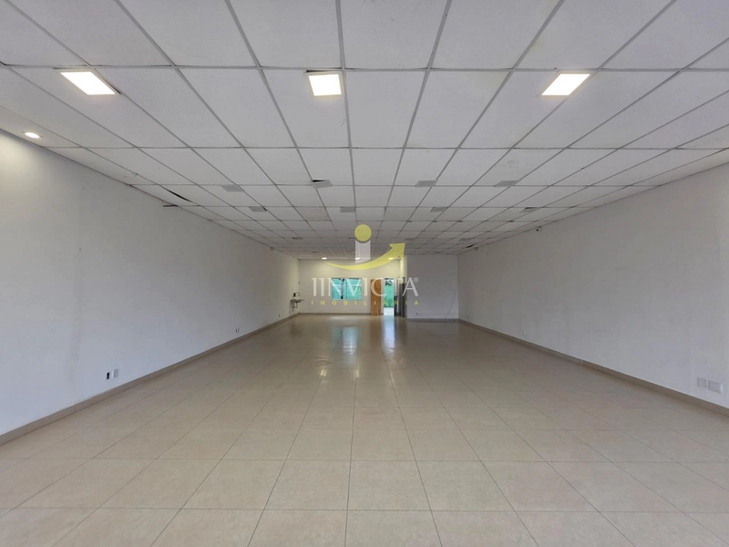 Loja disponível para aluguel anual na Av. Paraguassú em Atlântida.: 2ª foto da galeria de imagens do imóvel
