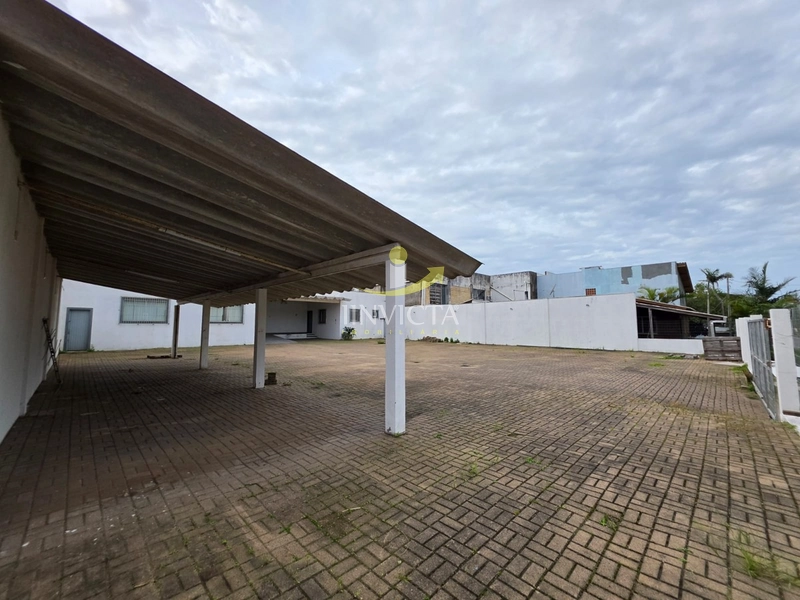 Loja disponível para aluguel anual.: 33ª foto da galeria de imagens do imóvel