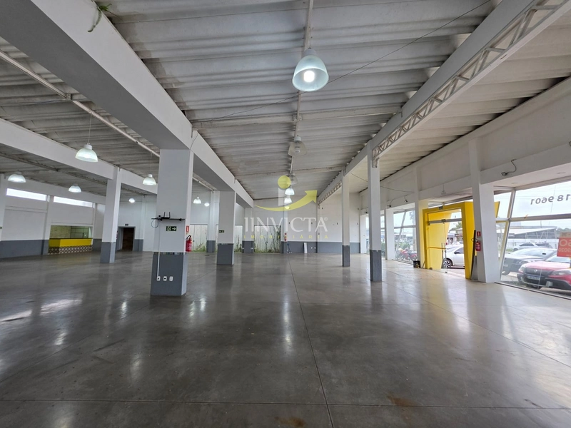 Loja disponível para aluguel anual.: 3ª foto da galeria de imagens do imóvel