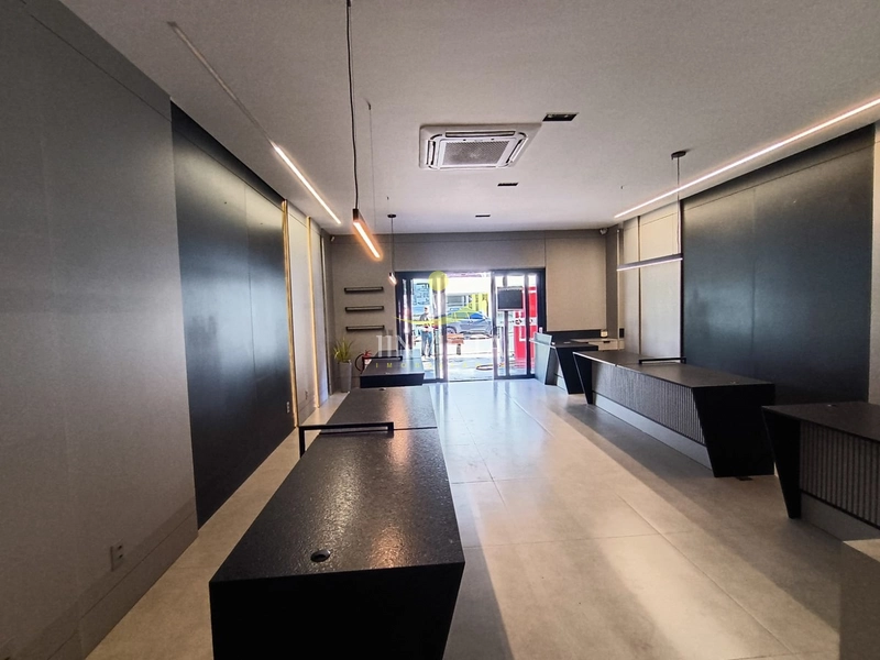 Loja disponível para aluguel anual no centro.: 3ª foto da galeria de imagens do imóvel