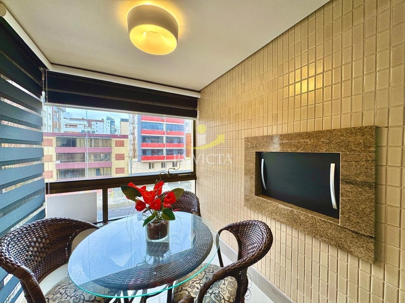Apartamento com 2 dormitórios + dependência no centro.: 4ª foto da galeria de imagens do imóvel
