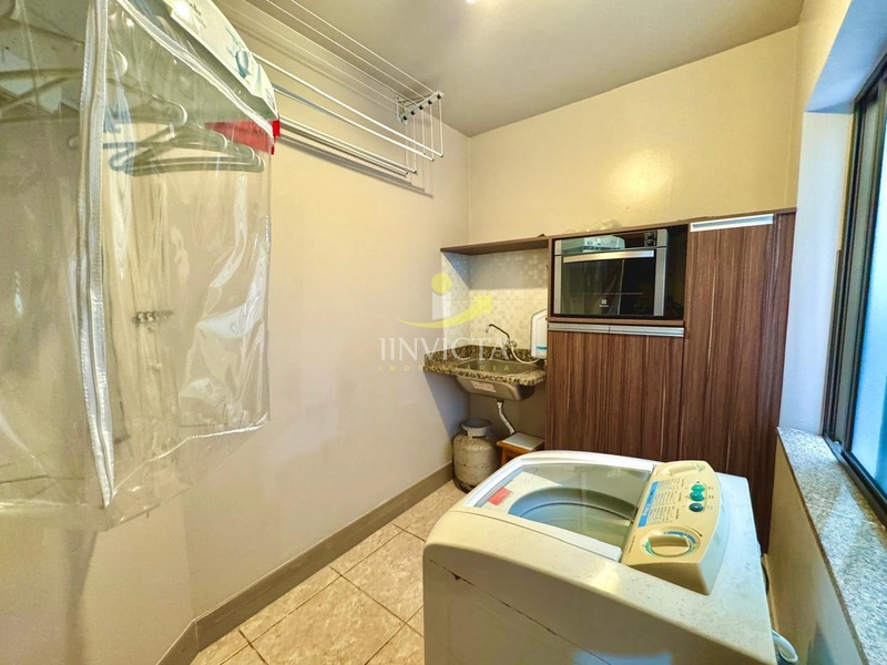 Apartamento com 2 dormitórios + dependência no centro.: 8ª foto da galeria de imagens do imóvel