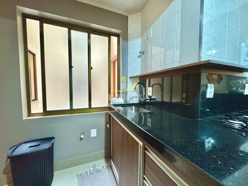 Apartamento com 2 dormitórios + dependência no centro.: 6ª foto da galeria de imagens do imóvel