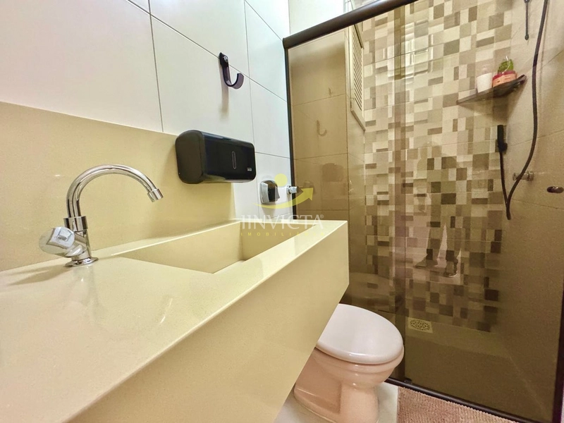 Apartamento com 2 dormitórios + dependência no centro.: 12ª foto da galeria de imagens do imóvel