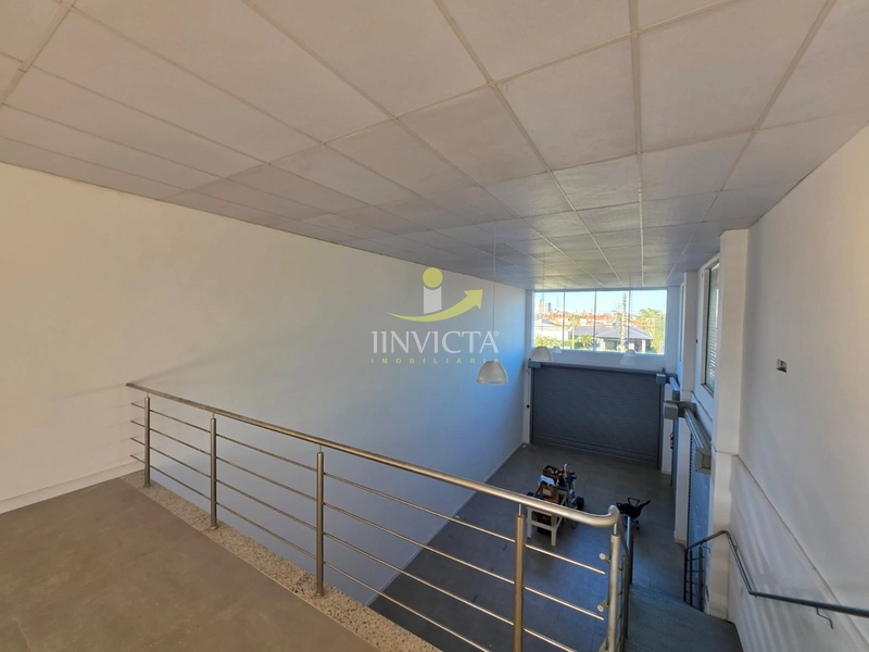 LOCAÇÃO ANUAL | LOJA COMERCIAL DE ESQUINA – AV. CENTRAL: 3ª foto da galeria de imagens do imóvel