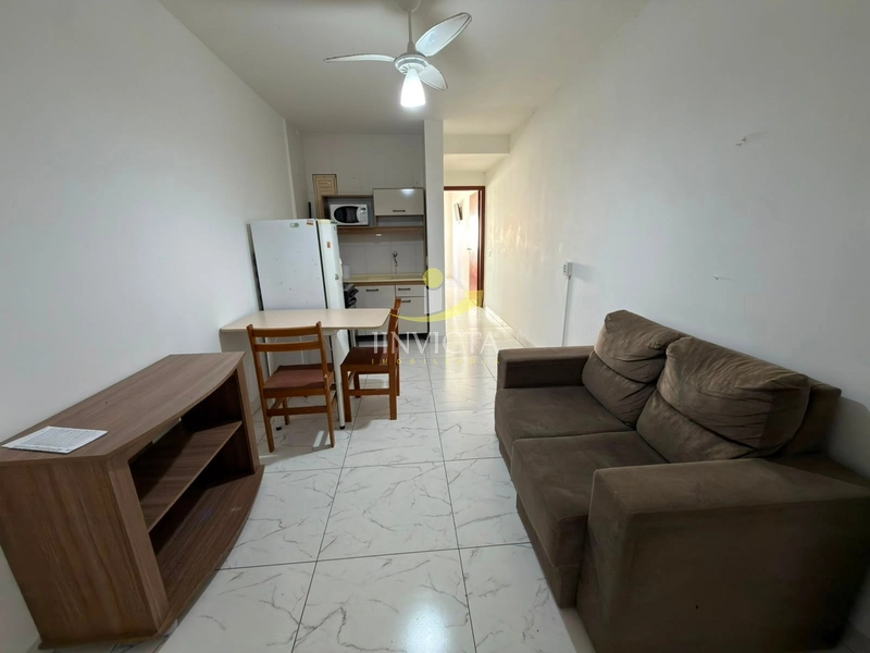 Apartamento 01 dormitório disponível para aluguel anual no centro.