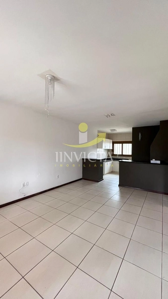 Casa com 3 dormitórios disponível para aluguel anual em Xangri-lá.: 5ª foto da galeria de imagens do imóvel