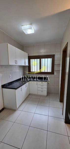 Casa com 3 dormitórios disponível para aluguel anual em Xangri-lá.: 4ª foto da galeria de imagens do imóvel