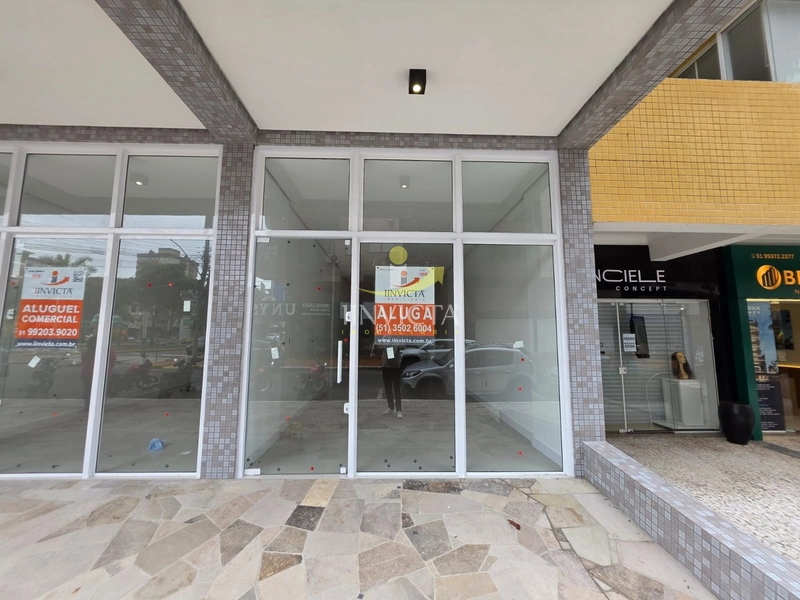 Loja disponível para aluguel anual no centro de Capão da Canoa.