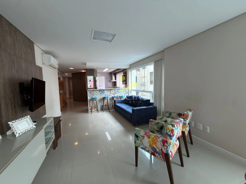 Apartamento com 3 dormitórios em prédio com infraestrutura.