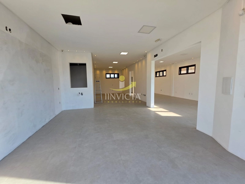 Loja disponível para aluguel anual no centro de Xangri-lá: 2ª foto da galeria de imagens do imóvel