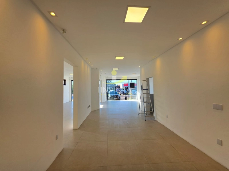 Loja disponível para aluguel anual no centro de Xangri-lá: 5ª foto da galeria de imagens do imóvel