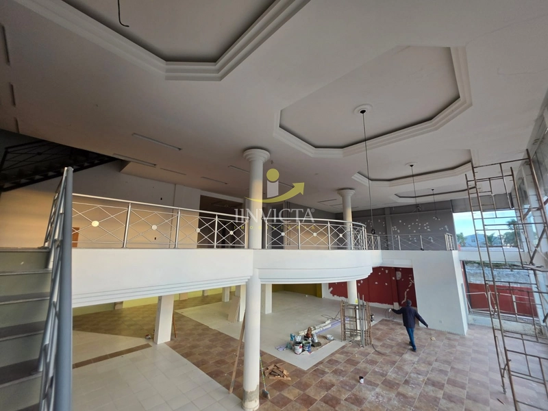 Loja com 1.400m²  disponível para aluguel anual em Xangri-lá.: 6ª foto da galeria de imagens do imóvel